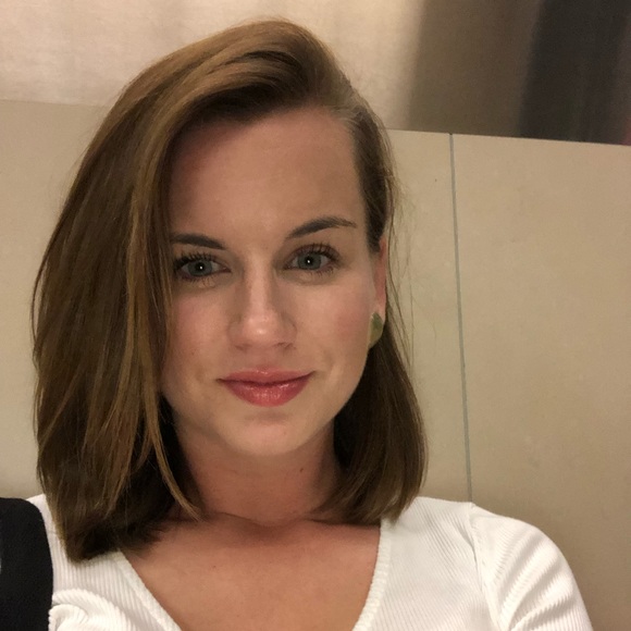 Meet your Posher, Cara - Picture 2 of 2